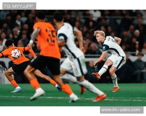 弗莱明精彩凌空端射助伯恩利首开纪录狼队陷入落后困境